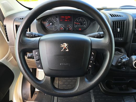 Peugeot Boxer 435 2.2 BlueHDi Bakwagen + laadklep - 165 Pk - Euro 6 - Airco - Cruise Control ActivLease financial lease