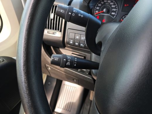 Peugeot Boxer 435 2.2 BlueHDi Bakwagen + laadklep - 165 Pk - Euro 6 - Airco - Cruise Control ActivLease financial lease