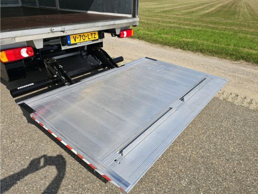 Peugeot Boxer 435 2.2 BlueHDi Bakwagen + laadklep - 165 Pk - Euro 6 - Airco - Cruise Control ActivLease financial lease