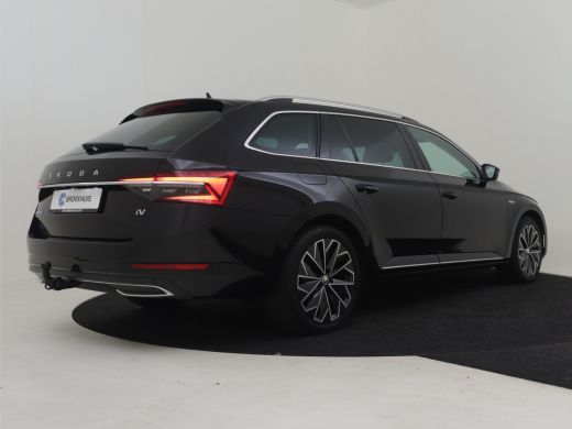Skoda Superb Combi Laurin & Klement 218pk | Trekhaak | Dodehoekdetectie | Canton audiosysteem | Lederen bekled... ActivLease financial lease