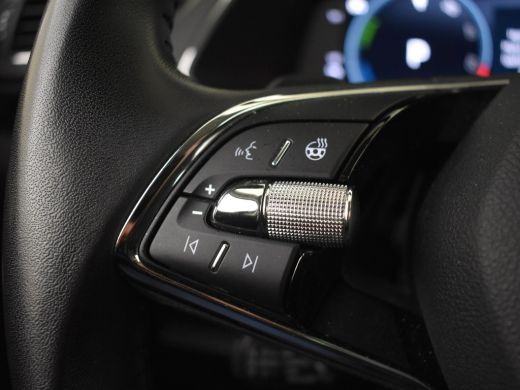 Skoda Superb Combi Laurin & Klement 218pk | Trekhaak | Dodehoekdetectie | Canton audiosysteem | Lederen bekled... ActivLease financial lease