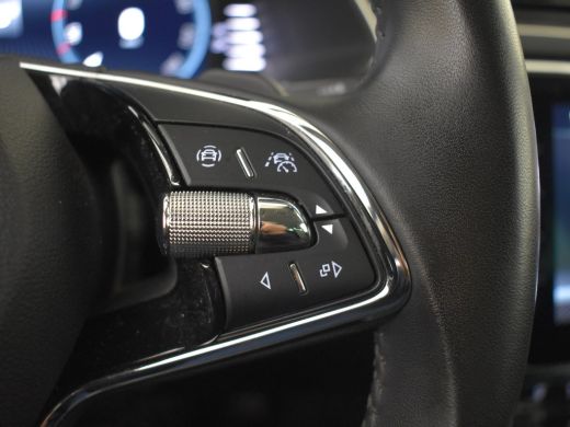 Skoda Superb Combi Laurin & Klement 218pk | Trekhaak | Dodehoekdetectie | Canton audiosysteem | Lederen bekled... ActivLease financial lease