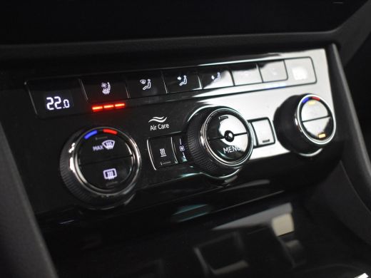 Skoda Superb Combi Laurin & Klement 218pk | Trekhaak | Dodehoekdetectie | Canton audiosysteem | Lederen bekled... ActivLease financial lease