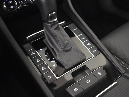 Skoda Superb Combi Laurin & Klement 218pk | Trekhaak | Dodehoekdetectie | Canton audiosysteem | Lederen bekled... ActivLease financial lease