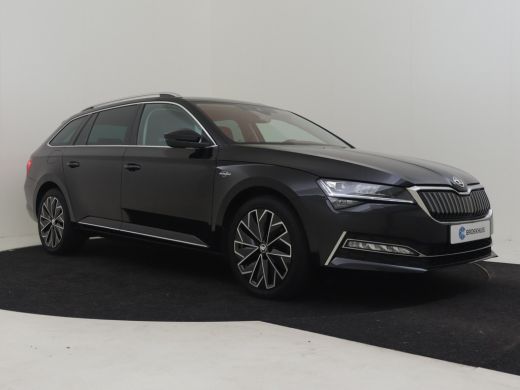 Skoda Superb Combi Laurin & Klement 218pk | Trekhaak | Dodehoekdetectie | Canton audiosysteem | Lederen bekled... ActivLease financial lease