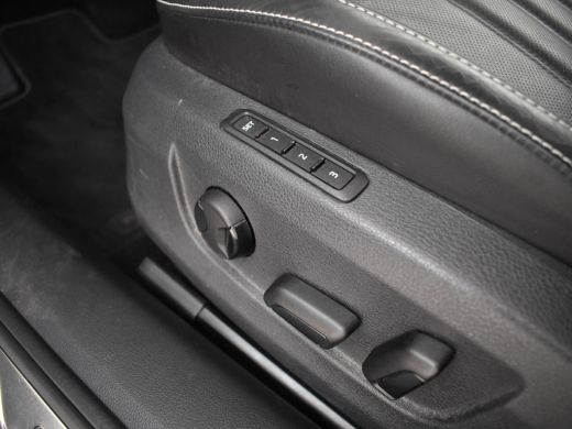 Skoda Superb Combi Laurin & Klement 218pk | Trekhaak | Dodehoekdetectie | Canton audiosysteem | Lederen bekled... ActivLease financial lease