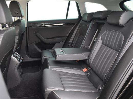 Skoda Superb Combi Laurin & Klement 218pk | Trekhaak | Dodehoekdetectie | Canton audiosysteem | Lederen bekled... ActivLease financial lease