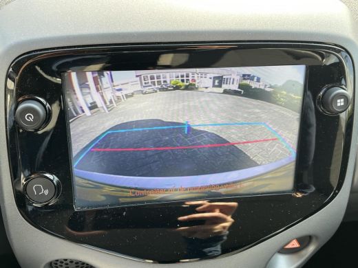 Toyota Aygo 1.0 VVT-i x-play | 5 deurs | Airconditioning | Carplay | Parkeercamera achter | ActivLease financial lease