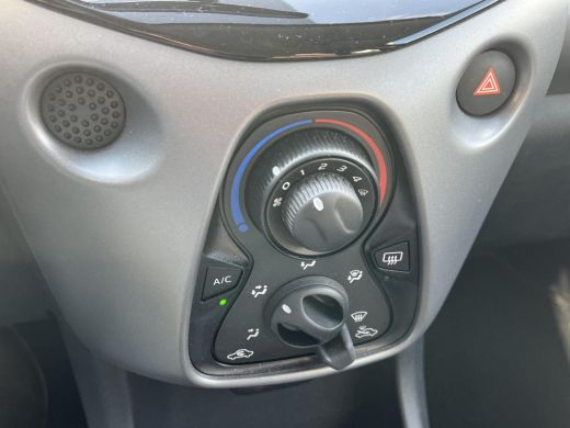 Toyota Aygo 1.0 VVT-i x-play | 5 deurs | Airconditioning | Carplay | Parkeercamera achter | ActivLease financial lease