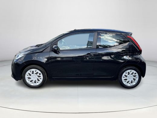 Toyota Aygo 1.0 VVT-i x-play | 5 deurs | Airconditioning | Carplay | Parkeercamera achter | ActivLease financial lease