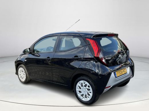 Toyota Aygo 1.0 VVT-i x-play | 5 deurs | Airconditioning | Carplay | Parkeercamera achter | ActivLease financial lease