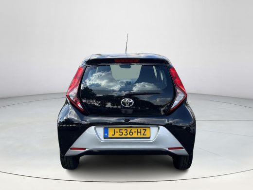 Toyota Aygo 1.0 VVT-i x-play | 5 deurs | Airconditioning | Carplay | Parkeercamera achter | ActivLease financial lease