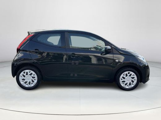 Toyota Aygo 1.0 VVT-i x-play | 5 deurs | Airconditioning | Carplay | Parkeercamera achter | ActivLease financial lease