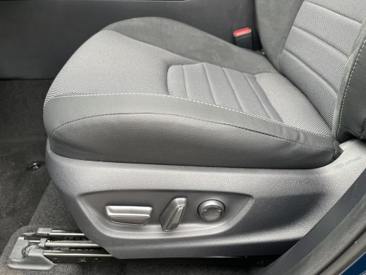 Toyota C-HR 2.0 Plug-in Hybrid 220 Executive ActivLease financial lease