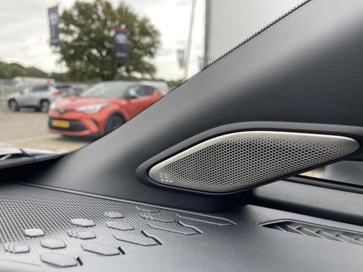 Toyota C-HR 2.0 Plug-in Hybrid 220 Executive ActivLease financial lease