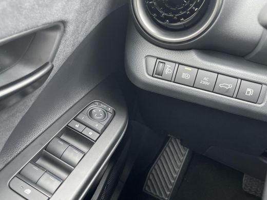 Toyota C-HR 2.0 Plug-in Hybrid 220 Executive ActivLease financial lease