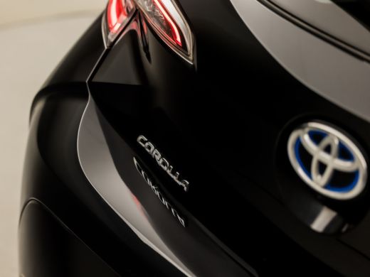 Toyota Corolla 1.8 Hybrid Sport Automaat (APPLE CARPLAY, GROOT NAVI, CAMERA, ADAPTIVE CRUISE, SPORTSTOELEN, KEYL... ActivLease financial lease
