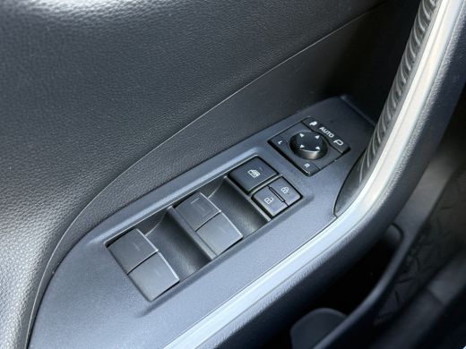 Toyota RAV4 2.5 Plug-in Hybrid AWD Bi-Tone Plus | Trekhaak | Memory | CarPlay | ACC | Camera | 19 inch ActivLease financial lease