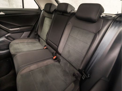 Volkswagen T-Roc 1.0 TSI Sport (VIRTUAL COCKPIT, APPLE CARPLAY, ALCANTARA, LED KOPLAMPEN, SPORTSTOELEN, MASSAGE, C... ActivLease financial lease