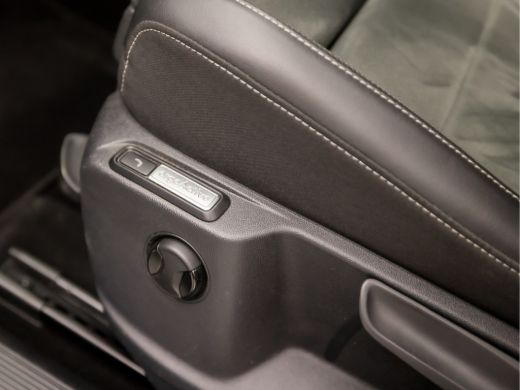 Volkswagen T-Roc 1.0 TSI Sport (VIRTUAL COCKPIT, APPLE CARPLAY, ALCANTARA, LED KOPLAMPEN, SPORTSTOELEN, MASSAGE, C... ActivLease financial lease