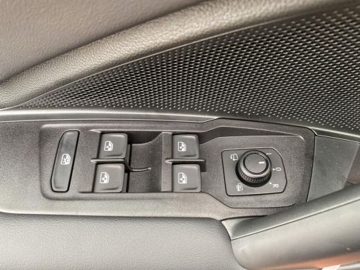 Volkswagen Tiguan 1.5 eHybrid Life Edition | Pano | Trekhaak | 18" | ActivLease financial lease