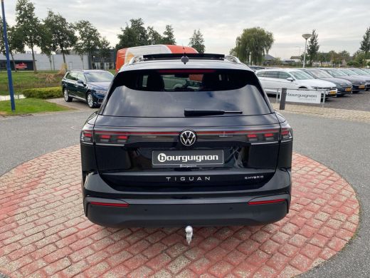 Volkswagen Tiguan 1.5 eHybrid Life Edition | Pano | Trekhaak | 18" | ActivLease financial lease