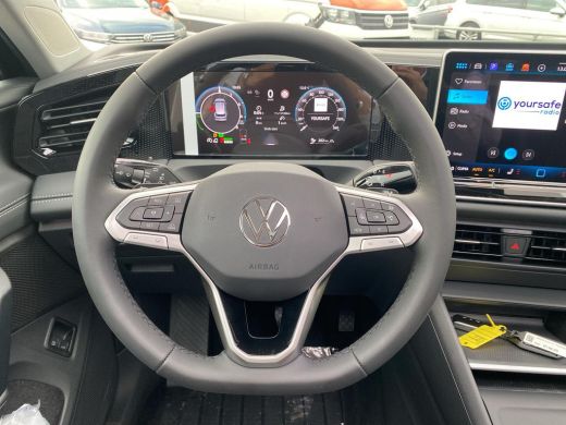 Volkswagen Tiguan 1.5 eHybrid Life Edition | Pano | Trekhaak | 18" | ActivLease financial lease