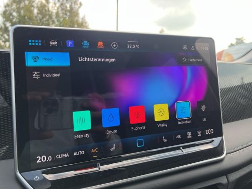 Volkswagen Tiguan 1.5 eHybrid Life Edition | Pano Dak | Trekhaak | | PHEV | 204Pk | 18 Inch | DCC | ActivLease financial lease