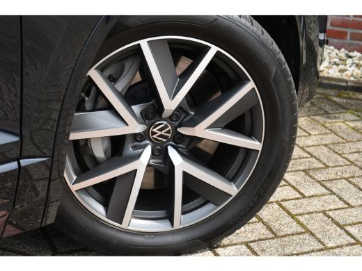 Volkswagen Touareg R 3.0 TSi eHybrid 4M Pano Trekh ACC Luchtvering Stuurverw ActivLease financial lease