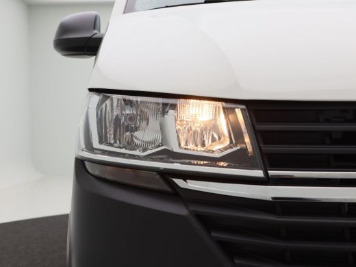 Volkswagen Transporter 2.0 TDi 150 Pk L2H1 | Navigatie | Trekhaak | Parkeersensoren | CarPlay | Airco | Cruise Controle ... ActivLease financial lease