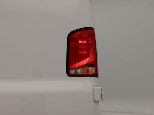 Volkswagen Transporter 2.0 TDi 150 Pk L2H1 | Navigatie | Trekhaak | Parkeersensoren | CarPlay | Airco | Cruise Controle ... ActivLease financial lease