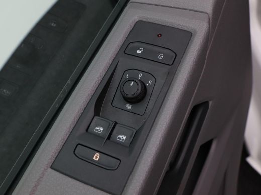 Volkswagen Transporter 2.0 TDi 150 Pk L2H1 | Navigatie | Trekhaak | Parkeersensoren | CarPlay | Airco | Cruise Controle ... ActivLease financial lease