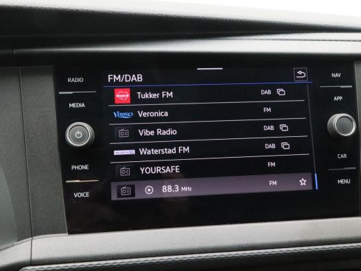 Volkswagen Transporter 2.0 TDi 150 Pk L2H1 | Navigatie | Trekhaak | Parkeersensoren | CarPlay | Airco | Cruise Controle ... ActivLease financial lease