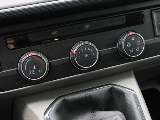 Volkswagen Transporter 2.0 TDi 150 Pk L2H1 | Navigatie | Trekhaak | Parkeersensoren | CarPlay | Airco | Cruise Controle ... ActivLease financial lease