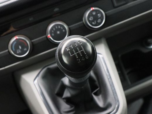 Volkswagen Transporter 2.0 TDi 150 Pk L2H1 | Navigatie | Trekhaak | Parkeersensoren | CarPlay | Airco | Cruise Controle ... ActivLease financial lease