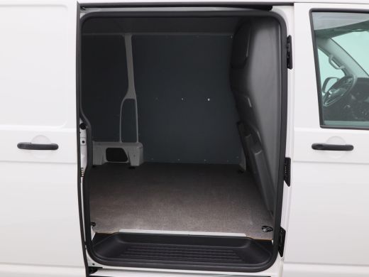 Volkswagen Transporter 2.0 TDi 150 Pk L2H1 | Navigatie | Trekhaak | Parkeersensoren | CarPlay | Airco | Cruise Controle ... ActivLease financial lease