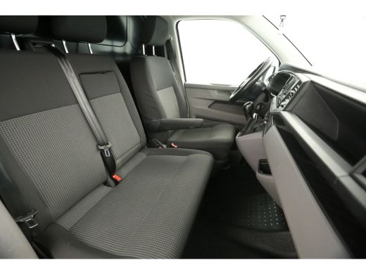 Volkswagen Transporter 2.0 TDI L2H1 | 150PK | Automaat | Airco | Camera | Carplay | Cruise | 3-Zits | Trekhaak | Schuifd... ActivLease financial lease