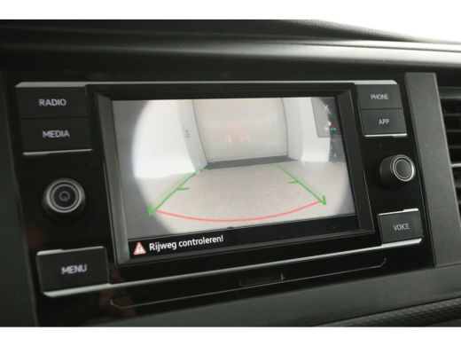 Volkswagen Transporter 2.0 TDI L2H1 | 150PK | Automaat | Airco | Camera | Carplay | Cruise | 3-Zits | Trekhaak | Schuifd... ActivLease financial lease