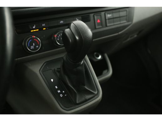 Volkswagen Transporter 2.0 TDI L2H1 | 150PK | Automaat | Airco | Camera | Carplay | Cruise | 3-Zits | Trekhaak | Schuifd... ActivLease financial lease