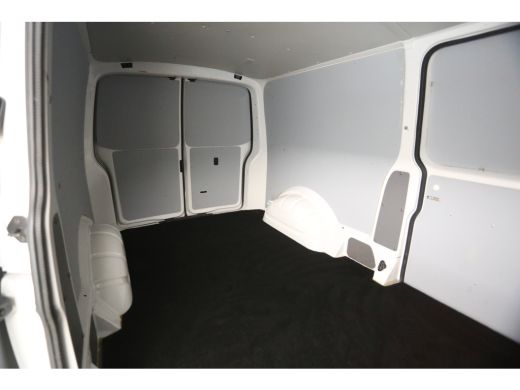 Volkswagen Transporter 2.0 TDI L2H1 | 150PK | Automaat | Airco | Camera | Carplay | Cruise | 3-Zits | Trekhaak | Schuifd... ActivLease financial lease