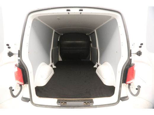 Volkswagen Transporter 2.0 TDI L2H1 | 150PK | Automaat | Airco | Camera | Carplay | Cruise | 3-Zits | Trekhaak | Schuifd... ActivLease financial lease
