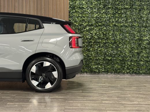 Volvo  EX30 Single Motor Extended Range Plus | Stoel en Stuurwielverwarming | Adaptieve Cruise Control | Harm... ActivLease financial lease
