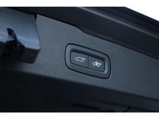 Volvo  V60 2.0 T8 Plug-in hybrid AWD Ultra Dark | Head-Up | Panoramadak | Harman Kardon | Trekhaak | Leder |... ActivLease financial lease