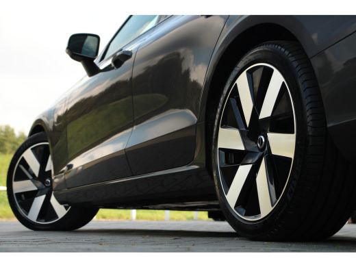 Volvo  V60 2.0 T8 Plug-in hybrid AWD Ultra Dark | Head-Up | Panoramadak | Harman Kardon | Trekhaak | Leder |... ActivLease financial lease