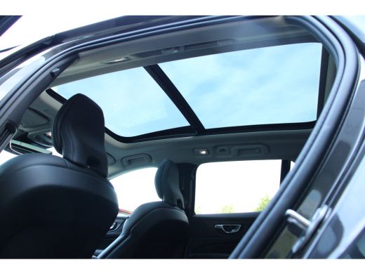 Volvo  V60 2.0 T8 Plug-in hybrid AWD Ultra Dark | Head-Up | Panoramadak | Harman Kardon | Trekhaak | Leder |... ActivLease financial lease