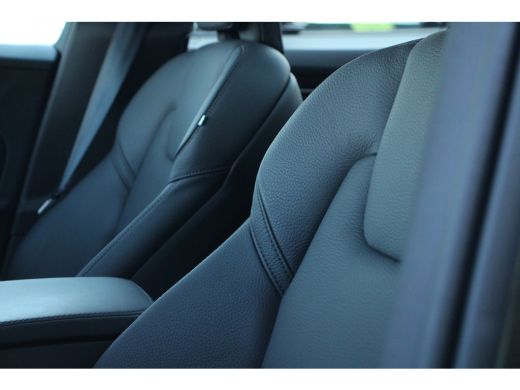 Volvo  V60 2.0 T8 Plug-in hybrid AWD Ultra Dark | Head-Up | Panoramadak | Harman Kardon | Trekhaak | Leder |... ActivLease financial lease