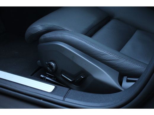 Volvo  V60 2.0 T8 Plug-in hybrid AWD Ultra Dark | Head-Up | Panoramadak | Harman Kardon | Trekhaak | Leder |... ActivLease financial lease
