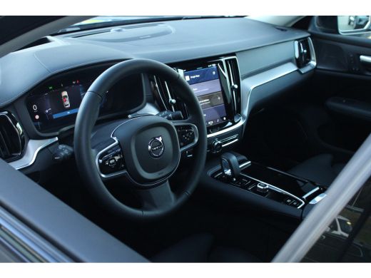 Volvo  V60 2.0 T8 Plug-in hybrid AWD Ultra Dark | Head-Up | Panoramadak | Harman Kardon | Trekhaak | Leder |... ActivLease financial lease