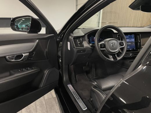 Volvo  V90 B5 Ultimate Dark | Schuifdak | 360° Camera | Head-Up Display | Harman Kardon | Adaptieve Cruise C... ActivLease financial lease