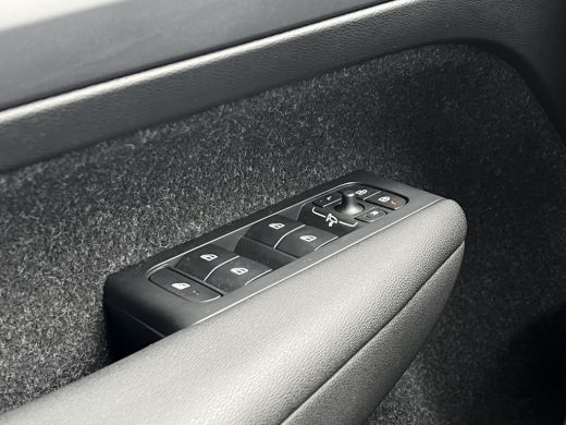 Volvo  XC40 2.0 T4 Momentum Pro | Pilot Assist | Camera | CarPlay | BLIS | ActivLease financial lease